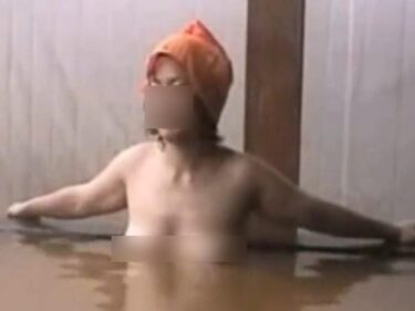 【女子風呂盗撮】芸能人の杉田か◯るさんに激似の入浴動画が流出