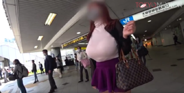 【パンチラ盗撮】大阪で見かけた爆乳ミニスカお姉さんを粘着逆さ撮り