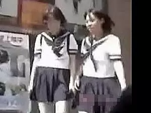 【JKパンチラ盗撮】東京屈指のパンチラポイントで女子◯生が無垢なパンティーを晒した古き良き時代