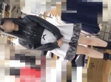 【リアル盗撮】橋本環奈ちゃん似の美少女ショップ店員のパンティを逆さ撮りしてきたぞ！
